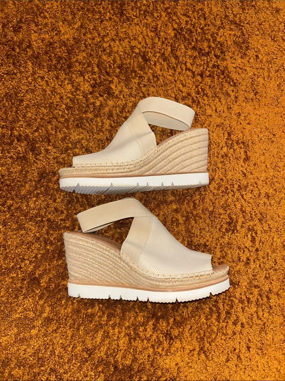 Kenneth Cole Cream Espadrille Slip-On Sandals